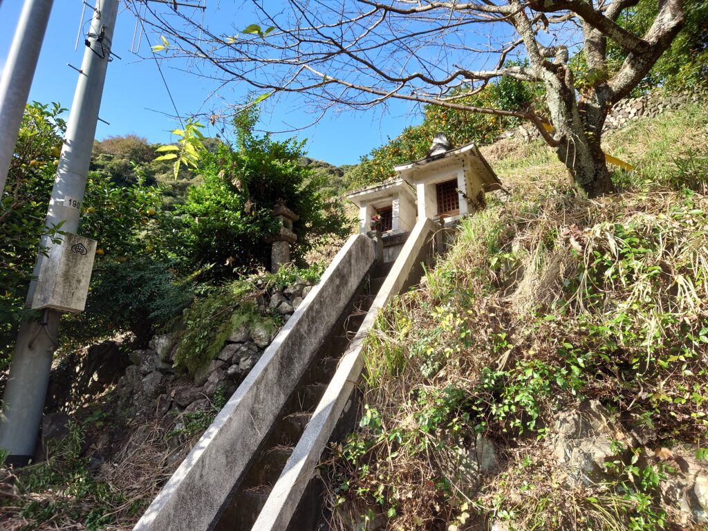 正体不明の祠